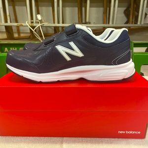 NEW men’s size 9.5 New Balance Walking Marche Shoes blue and white